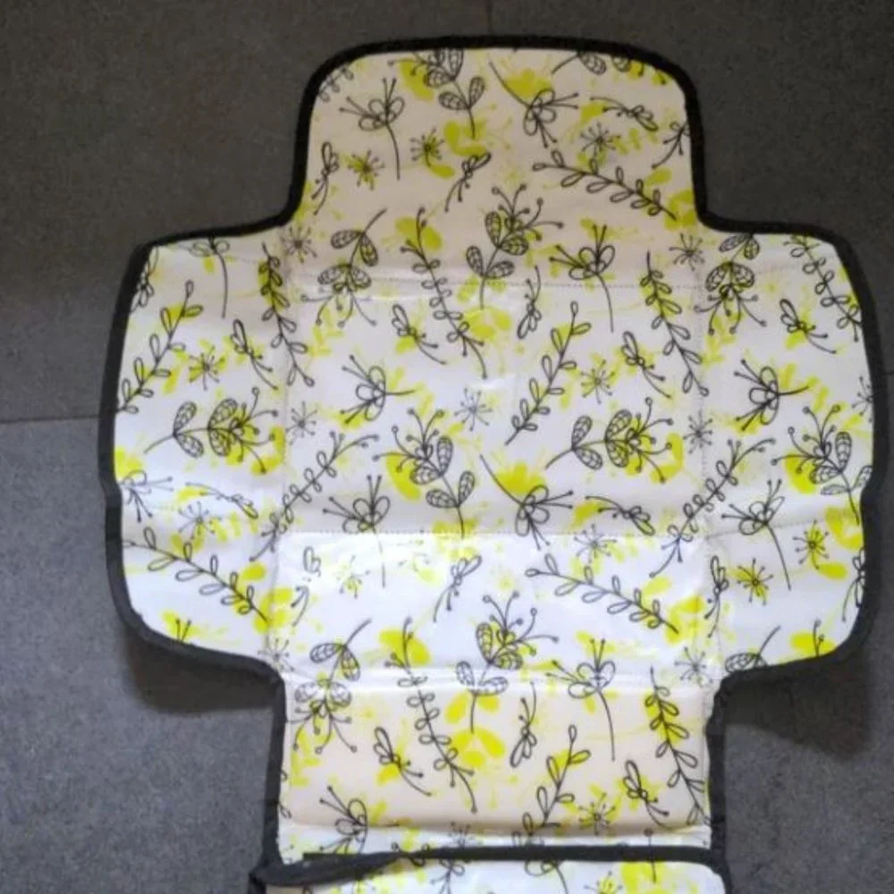 Munchkin Portable Diaper Travel Changing Pad Wipes
